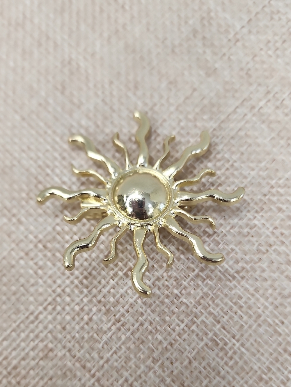 Sunburst Brooch Gild Tone Pin Radiant Starburst One Size